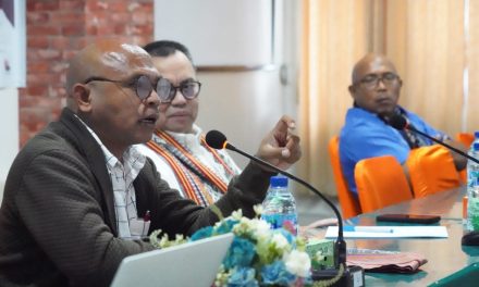 “TABOLA BALE”, RUANG FORMAL dan DISLOKASI SIMBOLIK