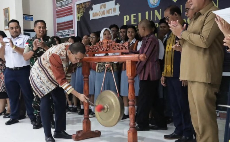 Gubernur Melki Terapkan Jam Belajar Baru Untuk Anak Sekolah NTT
