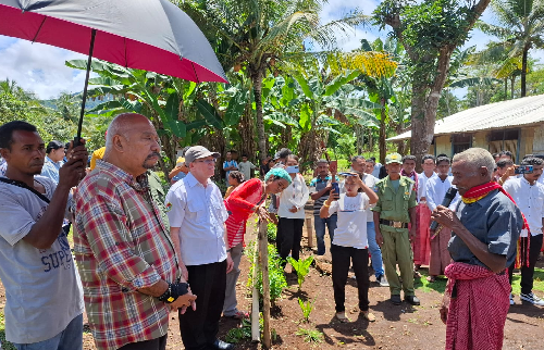 Sosialisasi Empat Pilar Kebangsaan di Desa Puor Lembata, Melchias Markus Mekeng Disambut Secara Adat