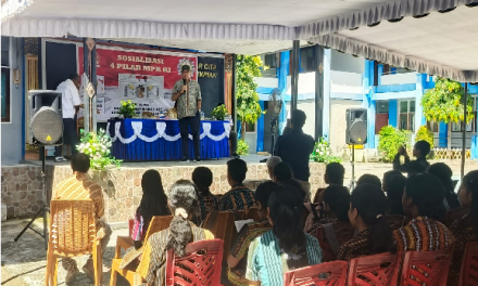 Sosialisasi Empat Pilar Bersama Melchias Markus Mekeng, Pimpinan dan Pelajar SMA Katolik Caritas Maumere Bertekad Memperkuat Semangat Persatuan dan Kesatuan Bangsa