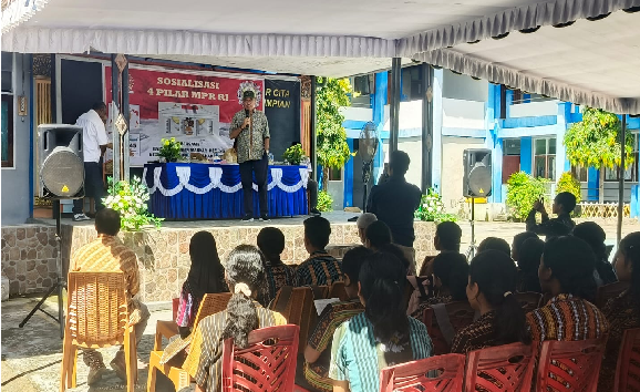 Sosialisasi Empat Pilar Bersama Melchias Markus Mekeng, Pimpinan dan Pelajar SMA Katolik Caritas Maumere Bertekad Memperkuat Semangat Persatuan dan Kesatuan Bangsa