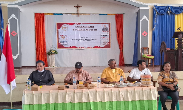 Mekeng Sosialisasikan UUD 1945 di Reroraja Sikka: Konstitusi sebagai Barometer kehidupan Berbangsa dan Bernegara